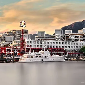 Hotel The Lonsdale Quay, North Vancouver